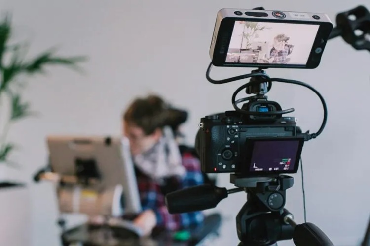Rüyada Fotoğraf Makinesi Almak Ne Anlama Gelir?