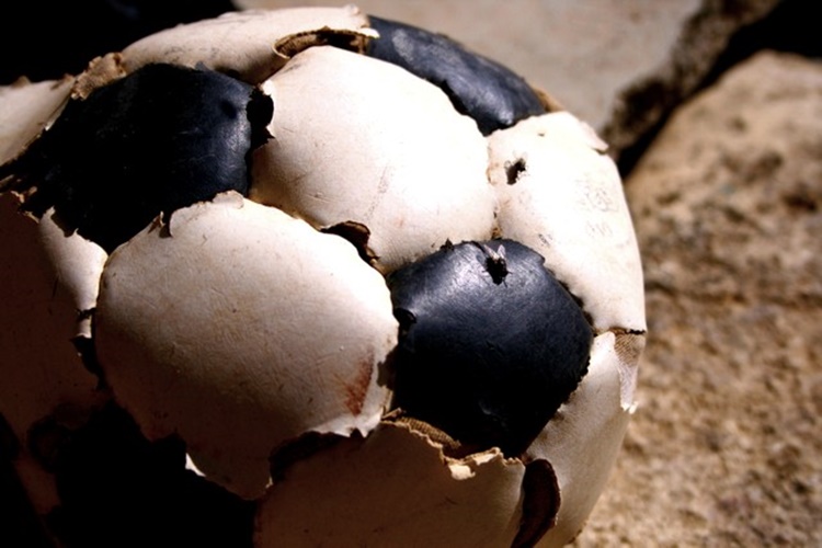 Rüyada Futbol Topunun Patlaması Ne Anlama Gelir?