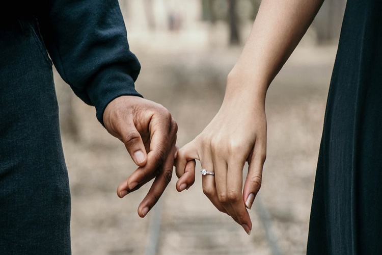 Rüyada Görümcenin Nişanlandığını Görmek Ne Anlama Gelir?
