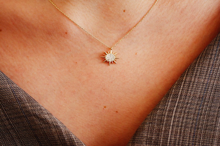 Rüyada Güneş Kolyesi Görmek Ne Anlama Gelir? - Güncel Oku