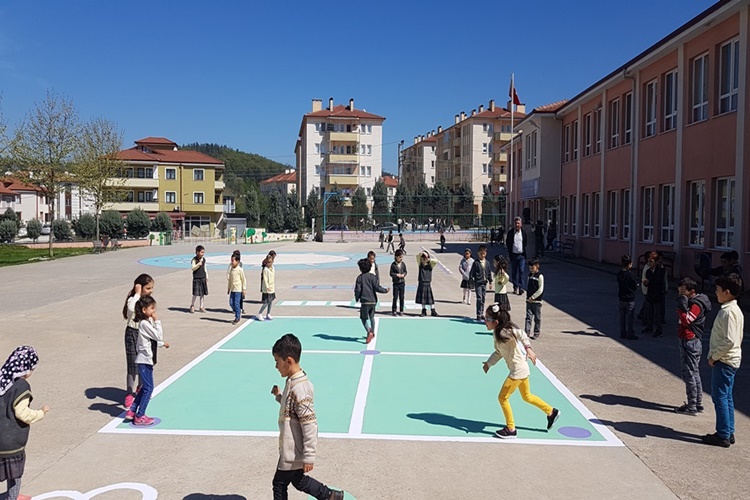 Rüyada Okul Bahçesinde Futbol Oynamak Ne Anlama Gelir?