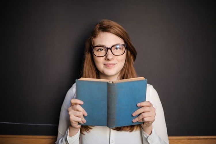 Rüyada Ünlü Profesör Görmek Ne Anlama Gelir?