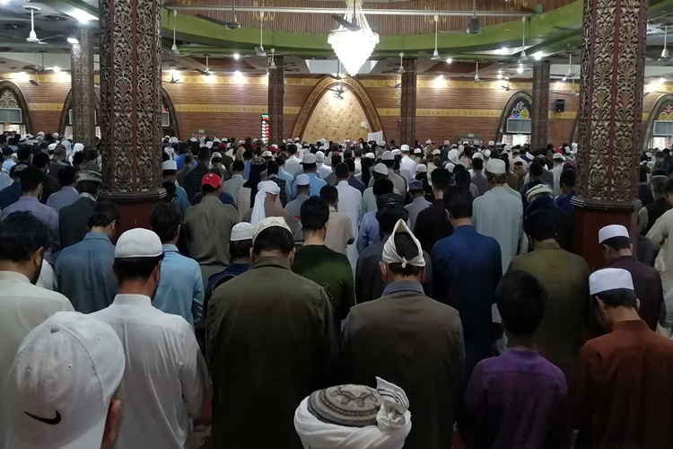 Saç Ektiren Nasıl Namaz Kılar?
