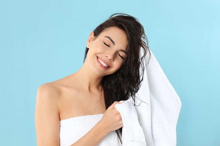 Saç Kurutmak Saça Zarar Verir Mi?