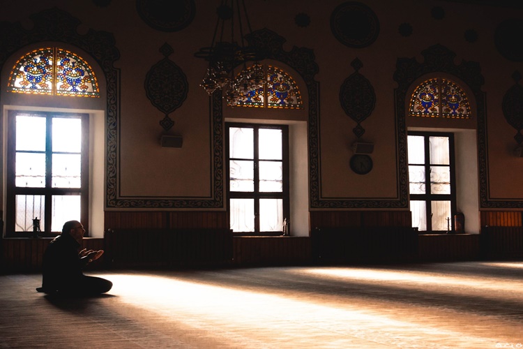 Şafilerde Namazda Titremek Namazı Bozar Mı?