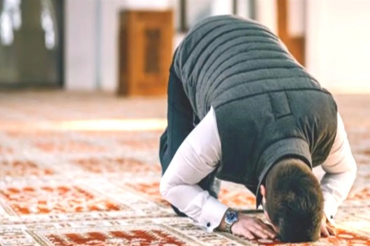 Şafilere Göre Uyumak Namazı Bozar Mı?