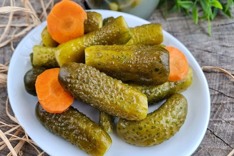 Salatalık Turşusu Buzdolabına Konur Mu?