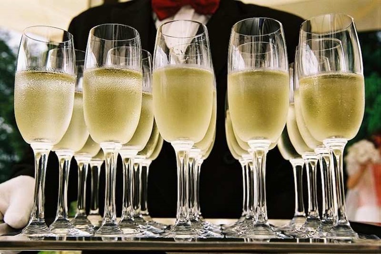 Şampanya Soğuk Mu İçilir?