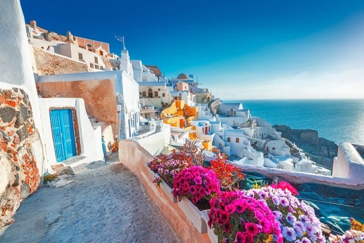 Santorini Hakkında Merak Edilenler