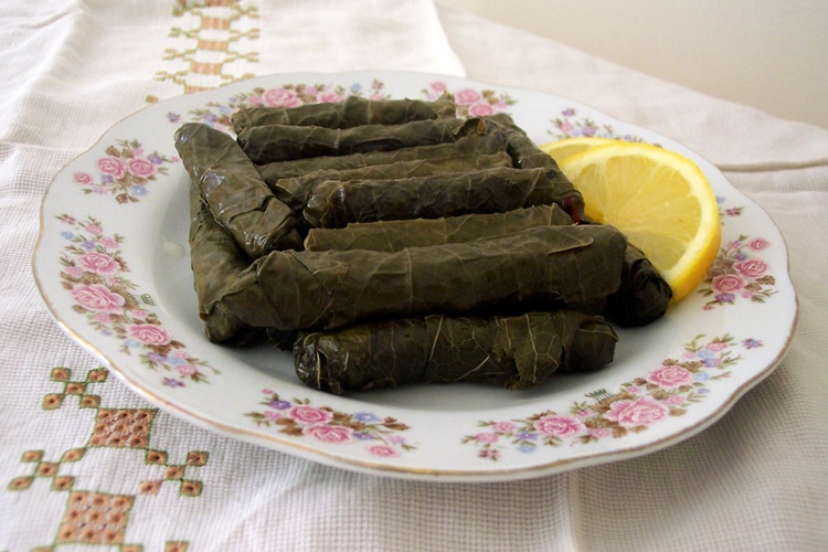 Sarma İçine Sarımsak Konur Mu?