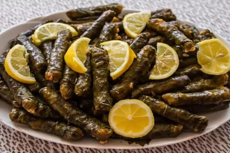 Sarma Yanına Ne Gider?