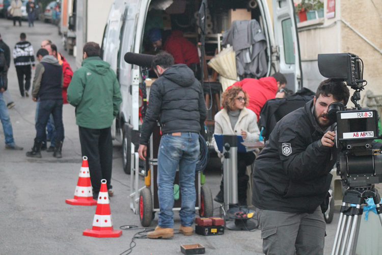 Sarmaşık Zamanı Dizisi Senaristi Kimdir?