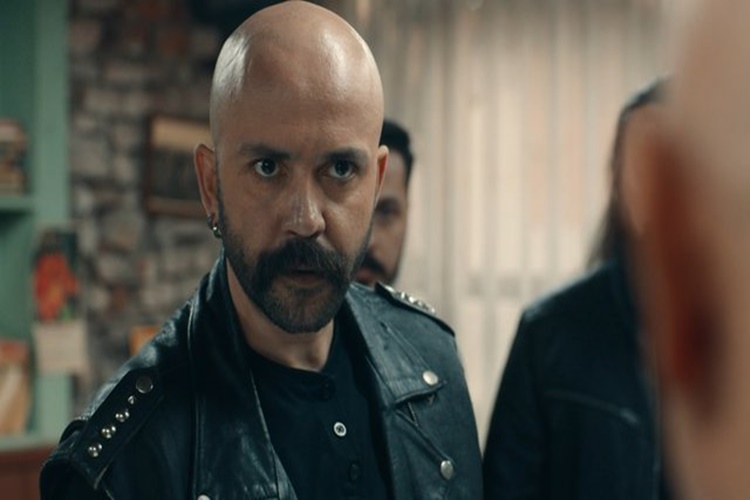 Sarp Akkaya Aslen Nereli?