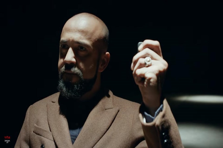 Sarp Akkaya’nın Ailesi Kimdir?