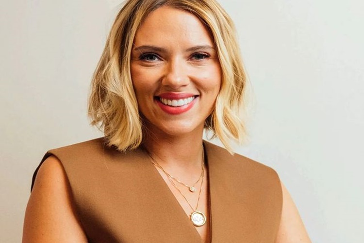 Scarlett Johansson Burnu Estetik Mi?