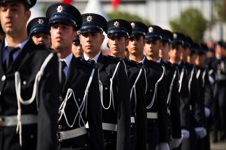 Şeker Polisliğe Engel Mi?