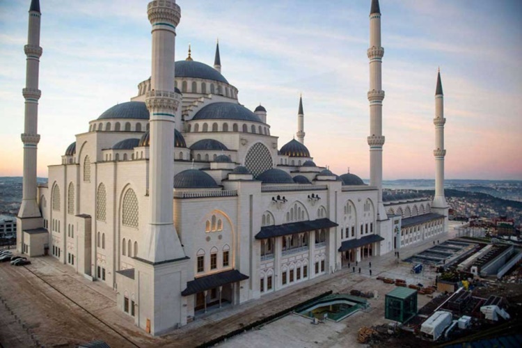 Sela Okunurken Uzanmak Günah Mıdır?
