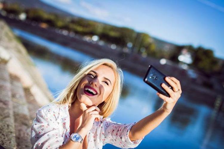 Selfie Nasıl Çekilir?