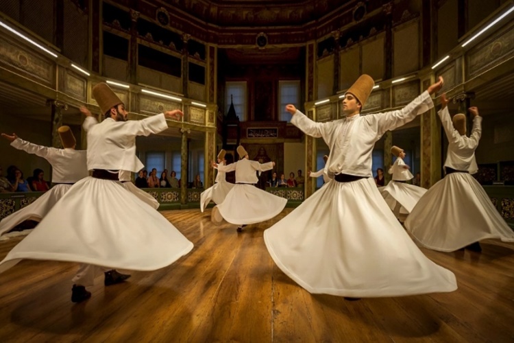 Semazenler Neden Döner?