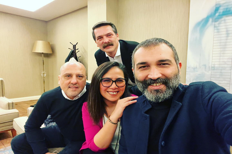 Sera Kadıgil Dini Nedir?