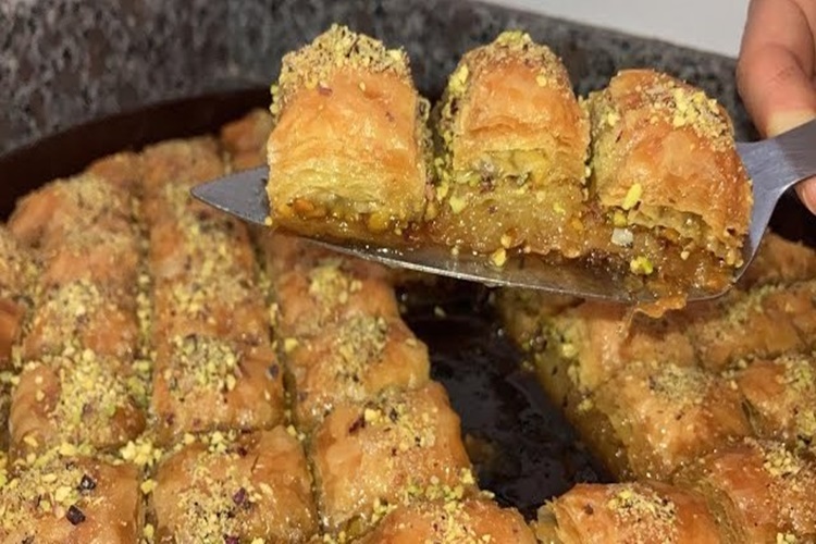 Şerbetli Tatlı Dolapta Saklanır Mı?