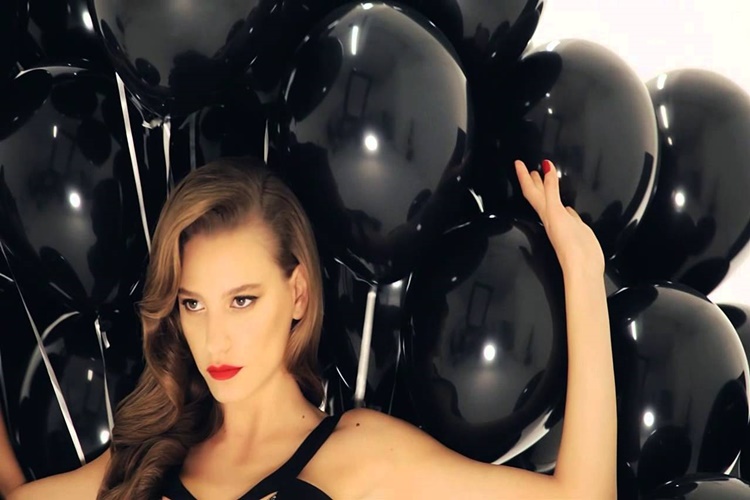 Serenay Sarıkaya Kaç Yaşındadır?
