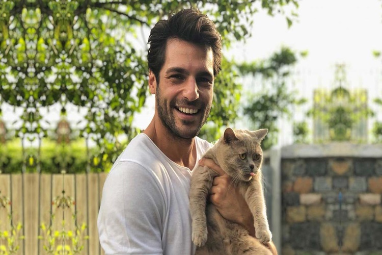 Serkan Çayoğlu’nun Boyu Kaçtır?