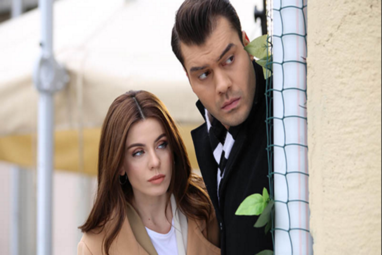 Şevkat Yerimdar Filmi Esin Gerçek Adı Nedir? 