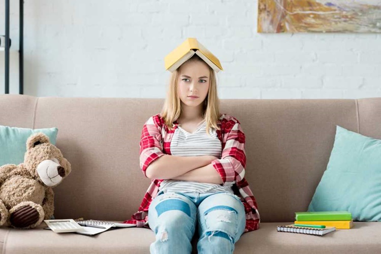 Sıcak Yaz Aylarında Evde Kalan İnsanların Tatile Gidememek ile İlgili Attığı Eğlenceli Tweetler