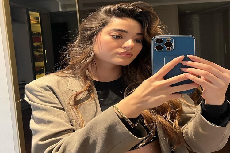 Simay Barlas Burcu Nedir?