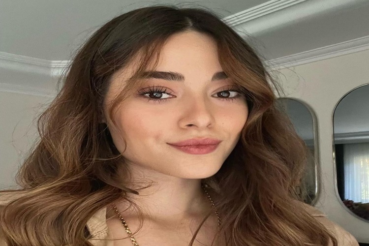 Simay Barlas Burnu Estetik Mi?