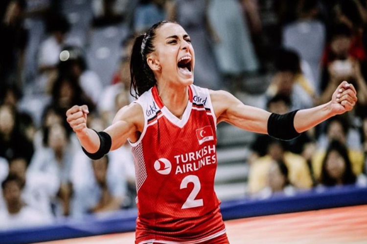 Simge Aköz'ün Ailesi Kimdir?