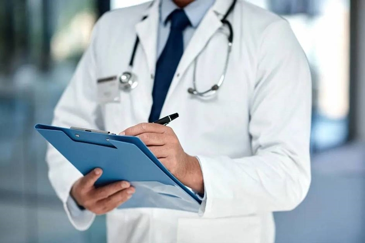 Sırt Ağrıları İçin Hangi Doktora Gidilir?