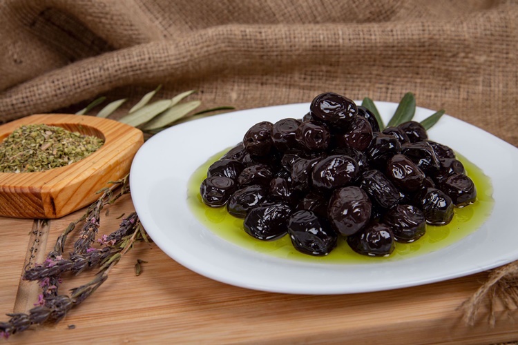 Siyah Zeytin Evde Nasıl Yapılır?