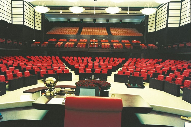 Siyasi Parti Grupları Kaç Kişiden Oluşur?