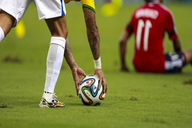 Solak Futbolcuların Avantajları Nelerdir?