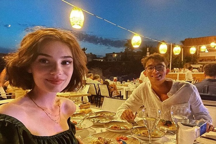 Sosyal Medyanın Gözdesi Olan Mete Gazoz Sevgilisi Kimdir? 