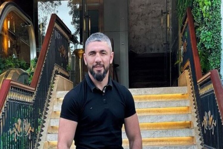 Survivor Parviz Evli Mi?