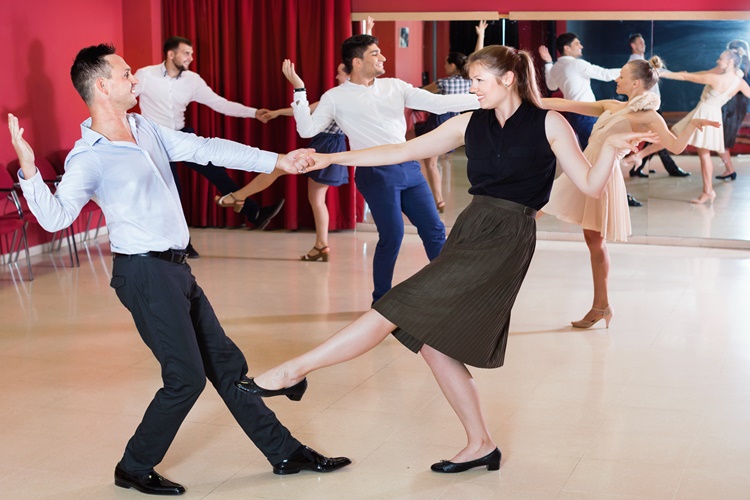 Swing Dansı Özellikleri Nelerdir?