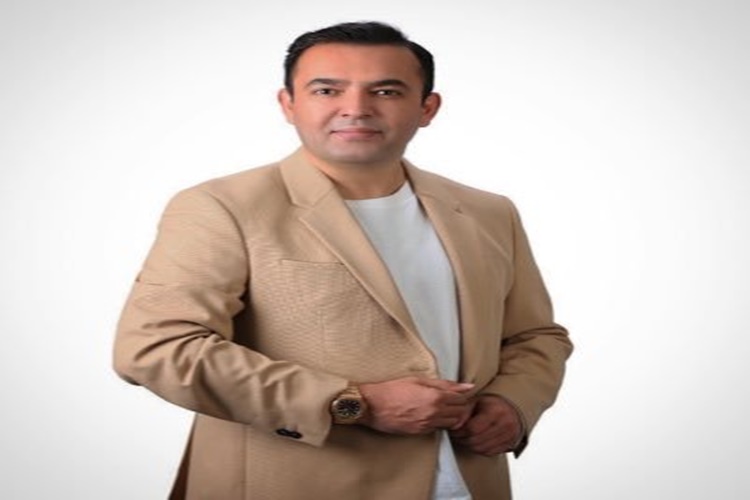 Tahir Sarıkaya Ne İş Yapıyor?