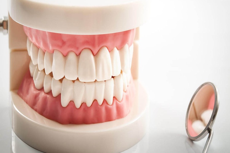 Takma Diş Nasıl Temizlenir?