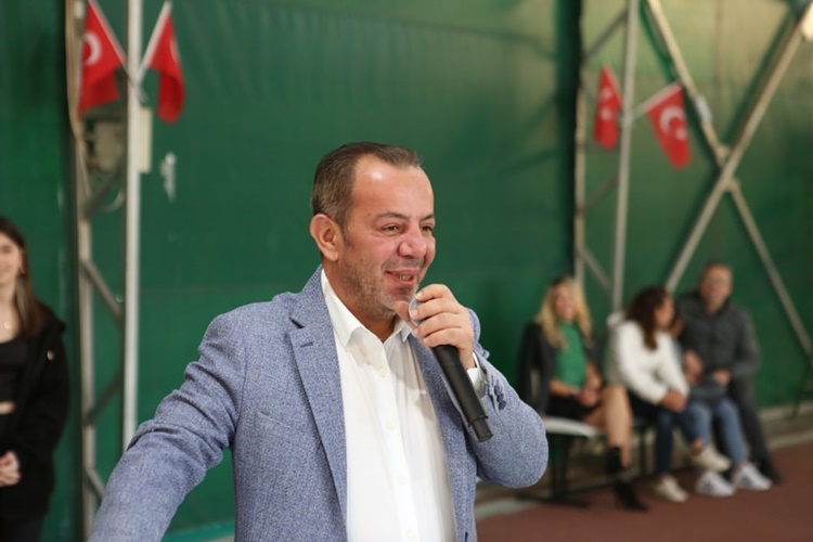 Tanju Özcan’ın Boyu Kaçtır?