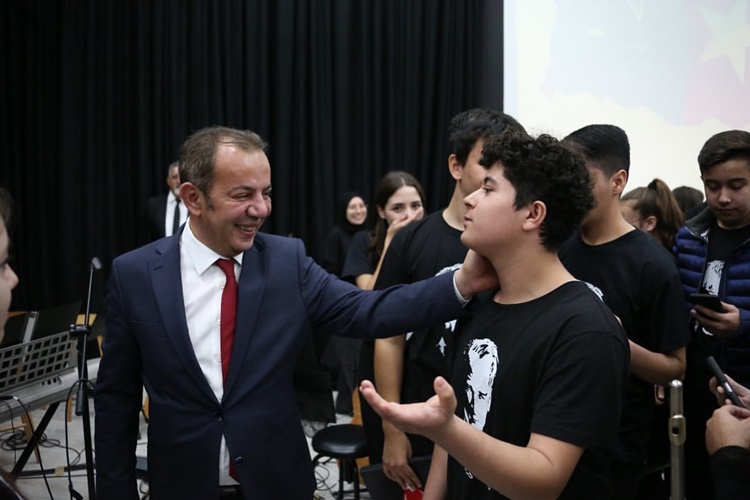 Tanju Özcan Kimdir?