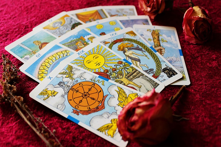 Tarot Bakmak Dinden Çıkarır Mı?