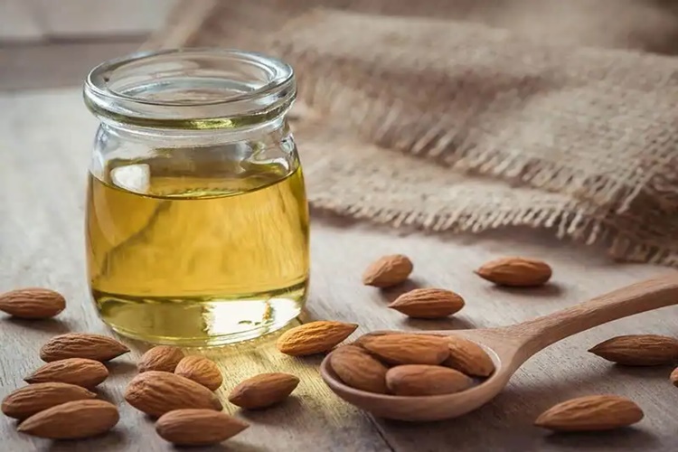 Tatlı Badem Yağı Tüylenme Yapar Mı?