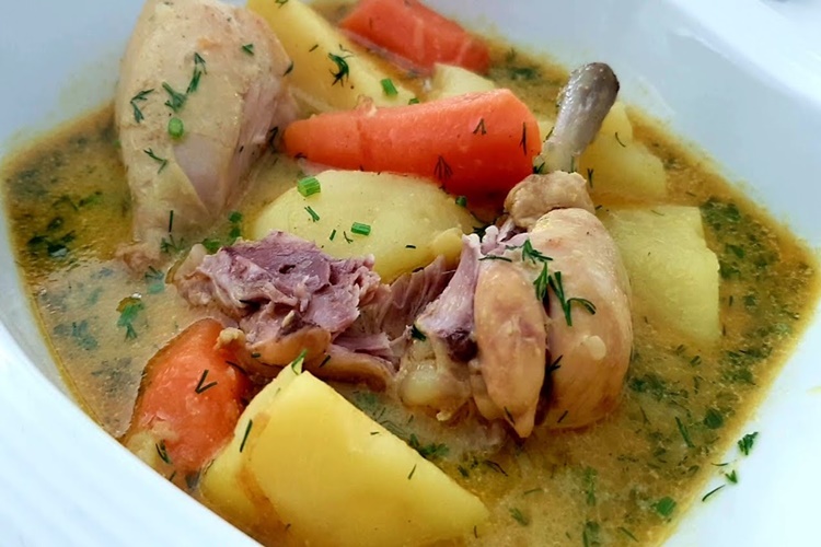 Tavuk Haşlanırken Köpürür Mü?