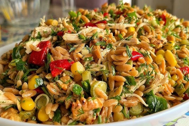 Tavuklu Şehriye Salatası Bir Gün Önceden Yapılır Mı?