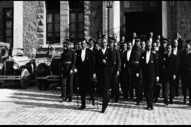 TBMM Mustafa Kemal'e Sakarya Savaşı Sonrası Hangi Unvanları Verdi?