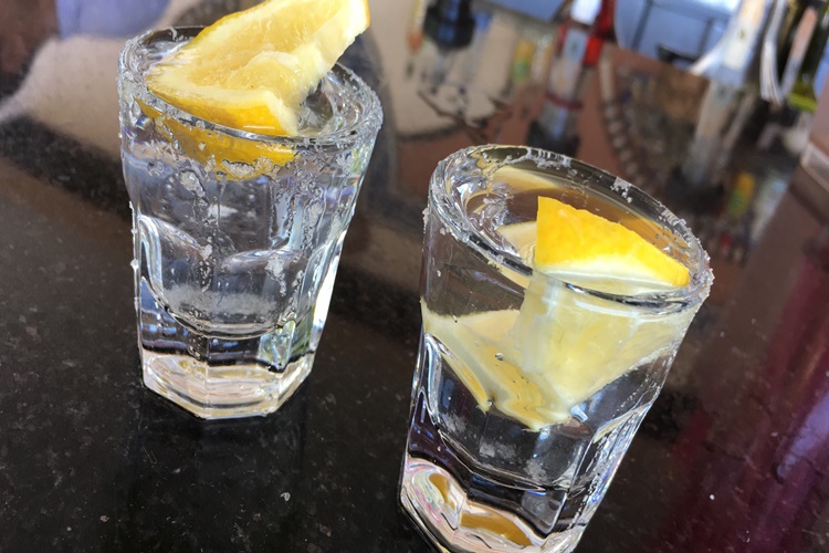 Tekilanın İçine Limon Sıkılır Mı?