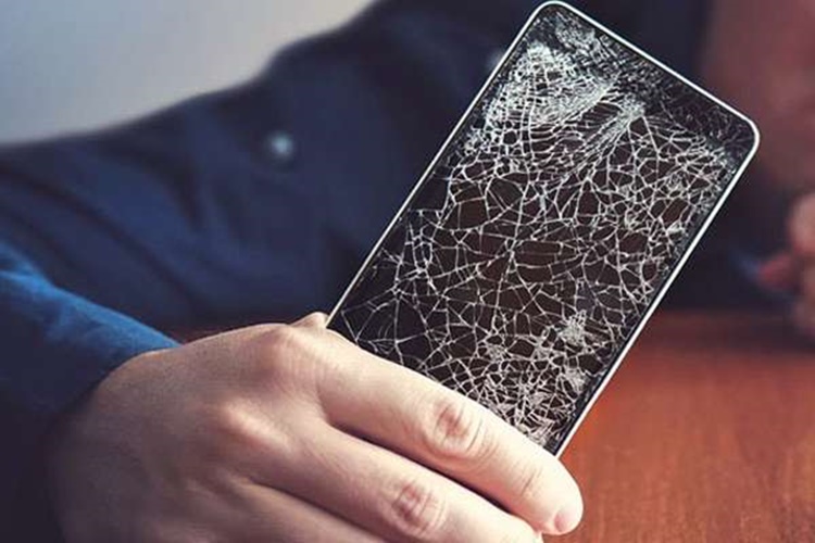 Telefon Cam Çiziği Nasıl Giderilir?